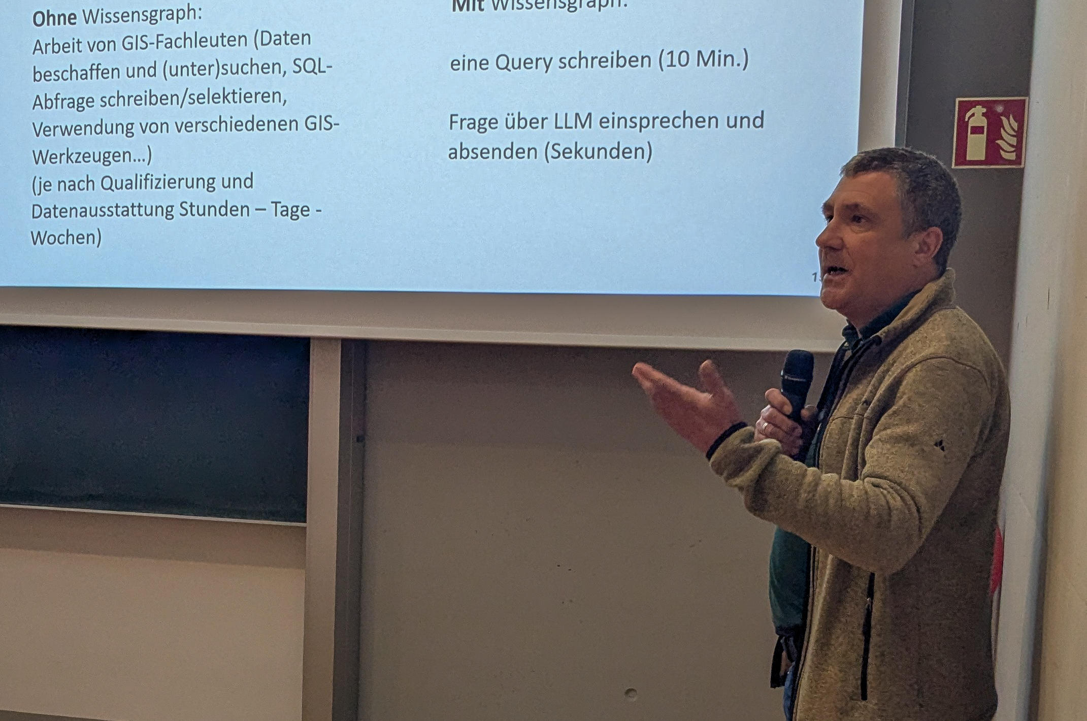 A speaker addresses the crowd during one of the German presentations at SmartForest 2026