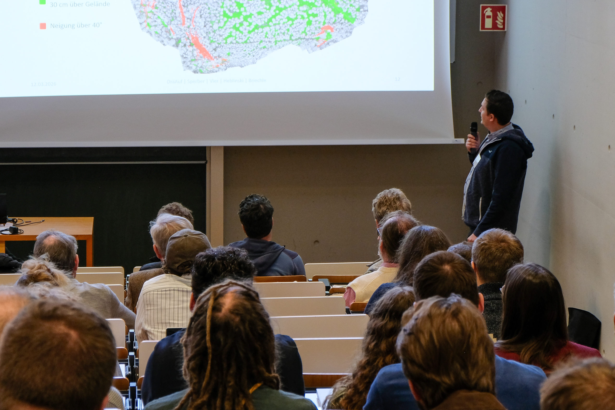 A speaker shows a map to the audience at SmartForest 2026