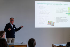 Dr. Christoph Hartebrodt of the Forstliche Versuchs- und Forschungsanstalt presents „Vertikale Datenräume: Chancen und Herausforderungen für das forstliche Krisenmanagement am Beispiel des Waldbrand-Management-Informationssystems Baden-Württemberg“ during SmartForest 2026